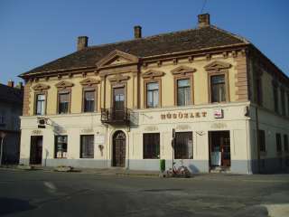 Pápa, Március 15. tér 08. 1.kép.jpg Pápa, Március 15. tér 08. 1.kép.jpg